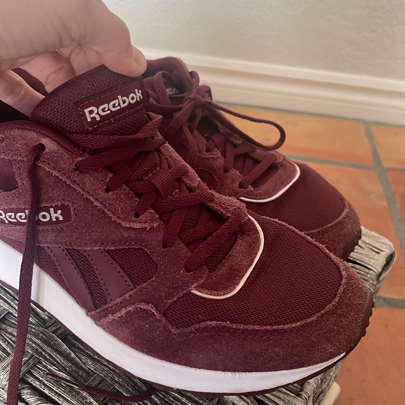 Burgundy suede shoes Reebok womens size 8 1/2 or mens 7 great condition - Picture 9 of 14